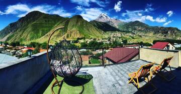 Фотографии Гостевой дом Veranda Guesthouse г. Степанцминда (Грузия) №1 Фото Гостевой дом Veranda Guesthouse г. Степанцминда 1