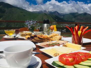 Фотографии Отель Alpenhaus Kazbegi Hotel & Restaurant г. Степанцминда (Грузия) №2 Фото Отель Alpenhaus Kazbegi Hotel & Restaurant г. Степанцминда 2