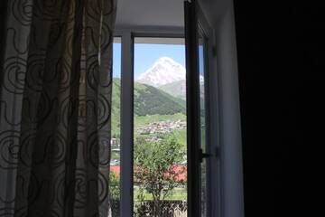 Фотографии Гостевой дом Inga Guest House г. Степанцминда (Грузия) №1 Фото Гостевой дом Inga Guest House г. Степанцминда 1