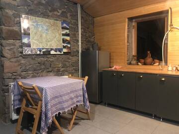 Фотографии Дома для отпуска Kazbegi Hut г. Степанцминда (Грузия) №2 Фото Дома для отпуска Kazbegi Hut г. Степанцминда 2