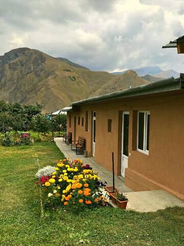 Фотографии Гостевой дом Piligrim Kazbegi г. Степанцминда (Грузия) №1 Фото Гостевой дом Piligrim Kazbegi г. Степанцминда 1