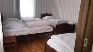 Фото номера Четырехместный номер Проживание в семье Qetino Marsagishvlili Guest House г. Степанцминда 9