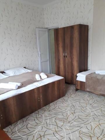 Фото номера Трехместный номер «Комфорт» с душем Гостевой дом Kazbegi Guest House г. Степанцминда 5