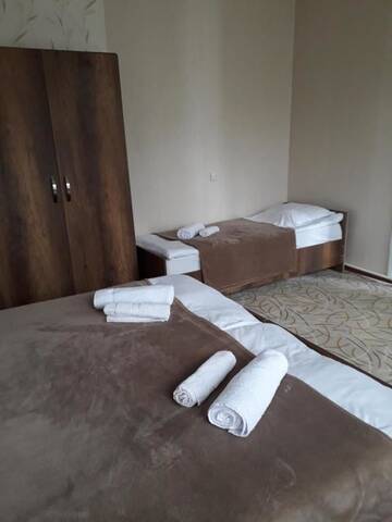 Фото номера Трехместный номер «Комфорт» с душем Гостевой дом Kazbegi Guest House г. Степанцминда 6