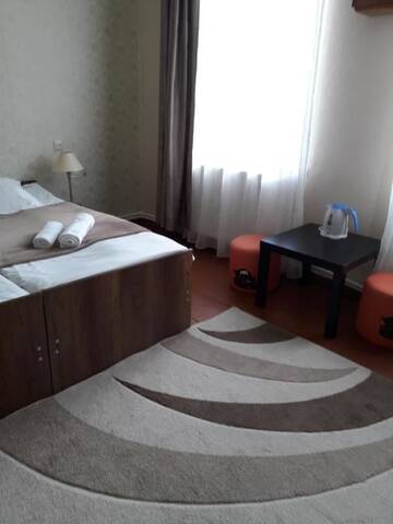 Фото номера Трехместный номер «Комфорт» с душем Гостевой дом Kazbegi Guest House г. Степанцминда 3