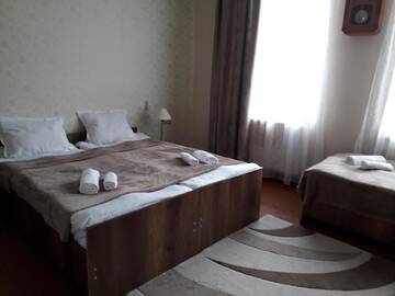 Фото номера Трехместный номер «Комфорт» с душем Гостевой дом Kazbegi Guest House г. Степанцминда 2