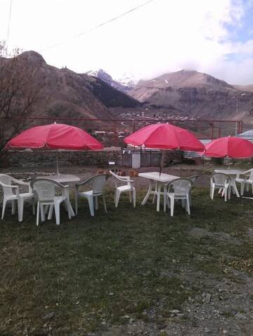 Фото номера Трехместный номер «Комфорт» с душем Гостевой дом Kazbegi Guest House г. Степанцминда 10