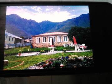 Фото номера Трехместный номер «Комфорт» с душем Гостевой дом Kazbegi Guest House г. Степанцминда 2
