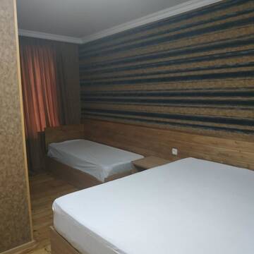 Фото номера Трехместный номер с собственной ванной комнатой Гостевой дом Mount Guest г. Степанцминда 3