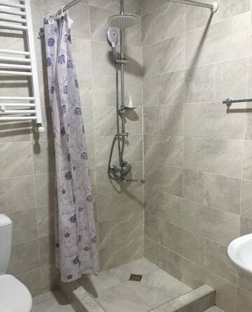 Фото номера Полулюкс с террасой Отель Uptown Boutique Kazbegi г. Степанцминда 8