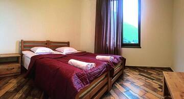 Фото номера Двухместный номер с 1 кроватью и видом на горы Гостевой дом Veranda Guesthouse г. Степанцминда 22