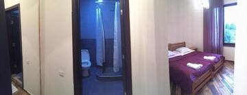 Фото номера Двухместный номер с 1 кроватью и видом на горы Гостевой дом Veranda Guesthouse г. Степанцминда 32