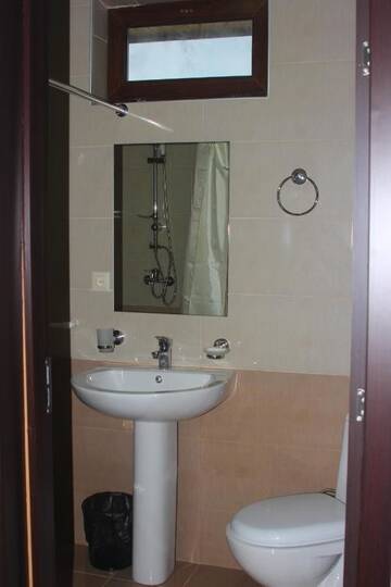 Фото номера Двухместный номер с 1 кроватью и видом на горы Гостевой дом Veranda Guesthouse г. Степанцминда 9