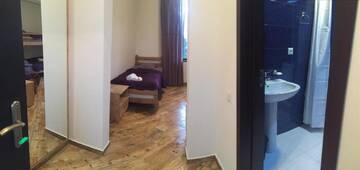 Фото номера Четырехместный номер с видом на горы Гостевой дом Veranda Guesthouse г. Степанцминда 9