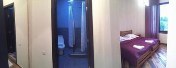 Фото номера Двухместный номер с 1 кроватью и видом на горы Гостевой дом Veranda Guesthouse г. Степанцминда 11