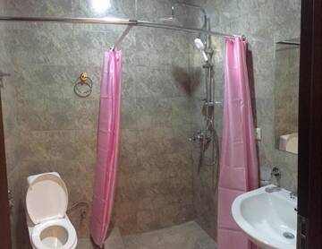Фото номера Трехместный номер с видом на горы Гостевой дом Veranda Guesthouse г. Степанцминда 13