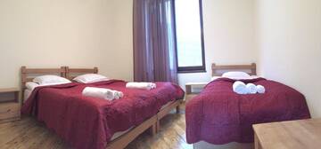 Фото номера Трехместный номер с видом на горы Гостевой дом Veranda Guesthouse г. Степанцминда 12