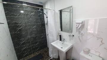 Фото номера Люкс с видом на горы Гостевой дом Guest House Sandro г. Степанцминда 6