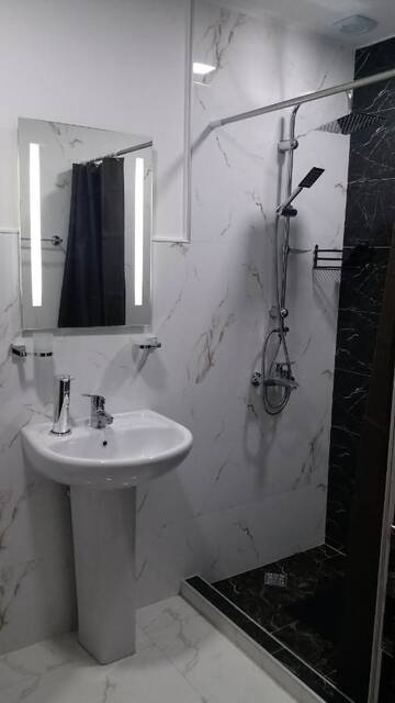 Фото номера Трехместный номер с собственной ванной комнатой Гостевой дом Guest House Sandro г. Степанцминда 10