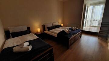 Фото номера Трехместный номер с собственной ванной комнатой Гостевой дом Guest House Sandro г. Степанцминда 2
