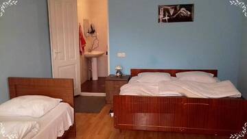 Фото номера Трехместный номер с видом на горы Мини-отель Nino Khetaguri Guest House г. Степанцминда 3
