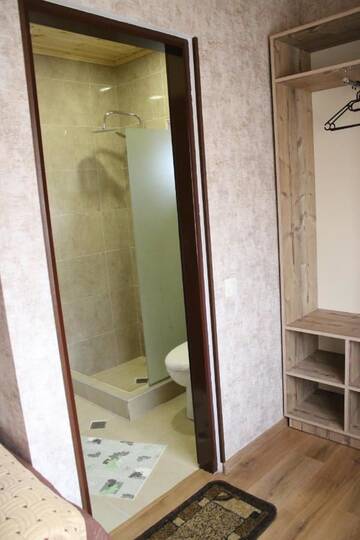 Фото номера Трехместный номер с видом на горы Гостевой дом Guest House Maili г. Степанцминда 7