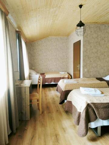 Фото номера Трехместный номер с видом на горы Гостевой дом Guest House Maili г. Степанцминда 2
