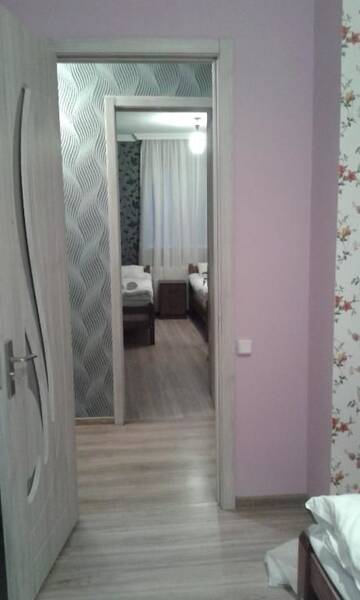 Фото номера Трехместный номер «Комфорт» с душем Гостевой дом Guest House Tadi г. Степанцминда 10