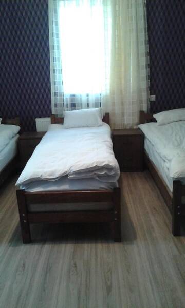 Фото номера Четырехместный номер с душем Гостевой дом Guest House Tadi г. Степанцминда 9
