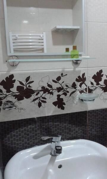 Фото номера Четырехместный номер с душем Гостевой дом Guest House Tadi г. Степанцминда 13