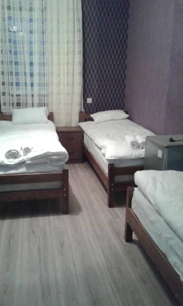 Фото номера Четырехместный номер с душем Гостевой дом Guest House Tadi г. Степанцминда 11