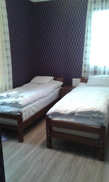 Фото номера Четырехместный номер с душем Гостевой дом Guest House Tadi г. Степанцминда 8