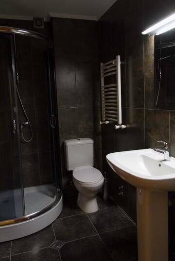 Фото номера Двухместный номер с 1 кроватью и видом на горы Отель Alpenhaus Kazbegi Hotel &amp; Restaurant г. Степанцминда 17