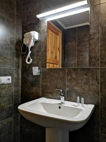 Фото номера Двухместный номер с 1 кроватью и видом на горы Отель Alpenhaus Kazbegi Hotel &amp; Restaurant г. Степанцминда 16