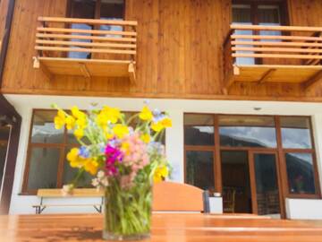 Фото номера Двухместный номер с 1 кроватью и видом на горы Отель Alpenhaus Kazbegi Hotel &amp; Restaurant г. Степанцминда 2