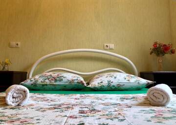 Фото номера Трехместный номер, вид на сад Гостевой дом Kushashvili 7 Sisters г. Степанцминда 10