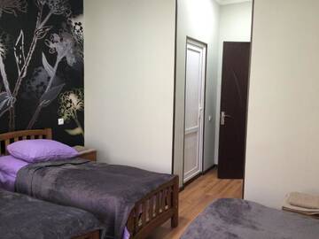 Фото номера Трехместный номер «Комфорт» с душем Гостевой дом Guest House Demma г. Степанцминда 13