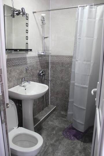 Фото номера Двухместный номер Делюкс с 1 кроватью Гостевой дом Guesthouse Elia г. Степанцминда 9
