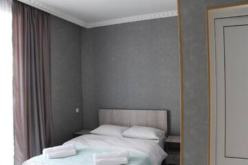 Фото номера Трехместный номер с балконом Мини-отель Hotel Elegant г. Степанцминда 12
