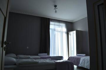 Фото номера Трехместный номер с видом на горы Мини-отель Hotel Elegant г. Степанцминда 10
