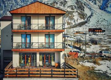 Фото Отель Sunshine Kazbegi г. Степанцминда 1