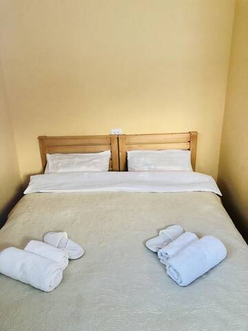 Фото номера Трехместный номер с ванной комнатой Гостевой дом Guest House Elguja Qushashvili г. Степанцминда 11
