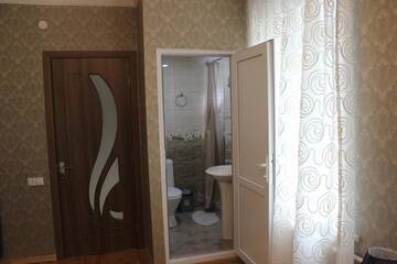 Фото номера Трехместный номер с видом на горы Гостевой дом Inga Guest House г. Степанцминда 7
