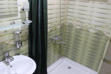 Фото номера Семейный номер с ванной комнатой Гостевой дом Inga Guest House г. Степанцминда 5