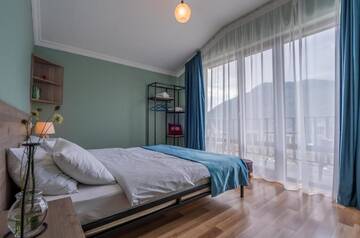 Фото номера Двухместный номер с 1 кроватью и балконом Гостевой дом OISHE Terrace г. Степанцминда 6