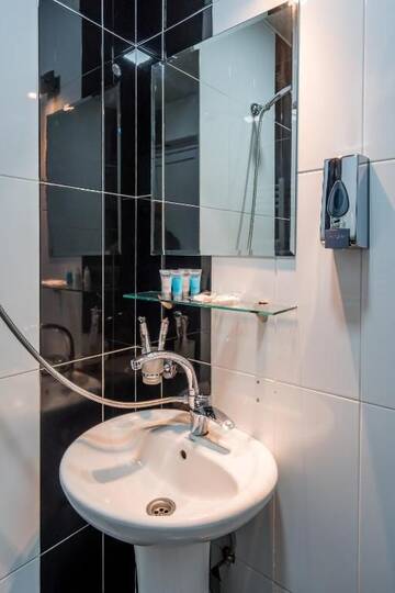 Фото номера Двухместный номер с 1 кроватью и балконом Гостевой дом OISHE Terrace г. Степанцминда 9