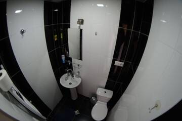Фото номера Двухместный номер с 1 кроватью и балконом Гостевой дом OISHE Terrace г. Степанцминда 11