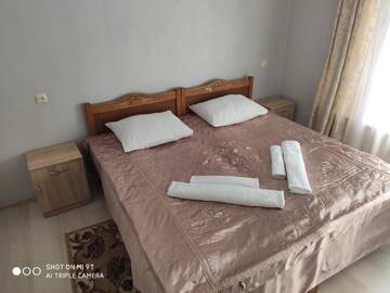 Фото номера Двухместный номер с 2 отдельными кроватями и видом на горы Гостевой дом Nino &amp; Zurabi Guest House г. Степанцминда 5