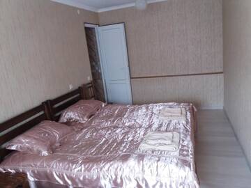 Фото номера Трехместный номер с видом на горы Гостевой дом Nino &amp; Zurabi Guest House г. Степанцминда 7
