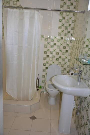 Фото номера Трехместный номер с ванной Гостевой дом Guest House Kavtarashvili 38 г. Степанцминда 5